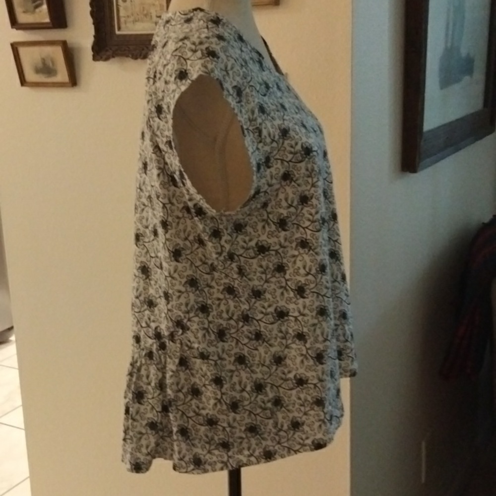 NWT LOFT Floral Top Size LP - Picture 3 of 7